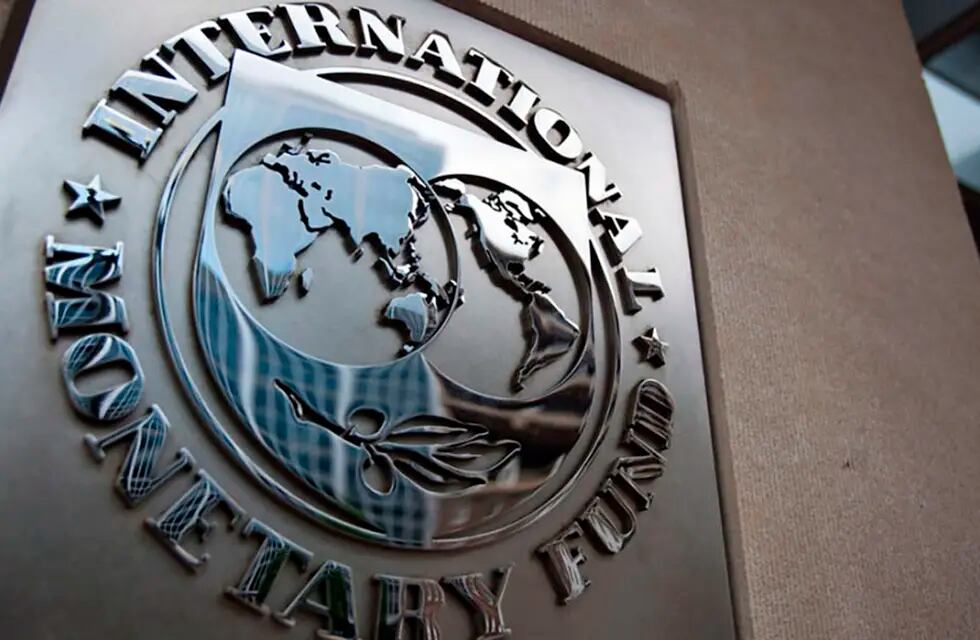 El FMI hará una tercera revisión el próximo jueves para analizar si le adelantan al país 6 mil millones de dólares. - Los Andes