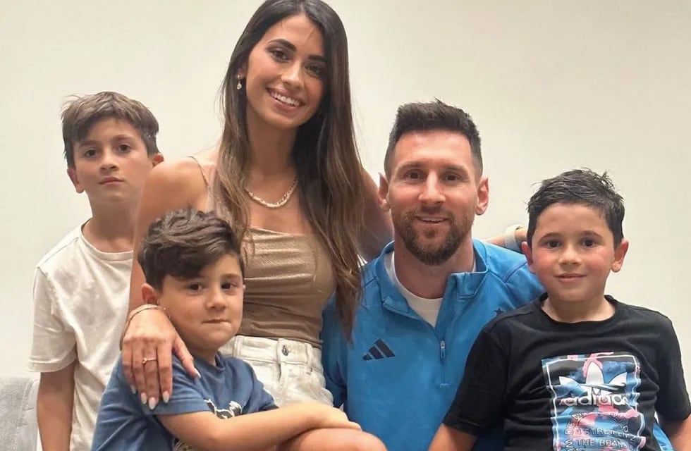 Messi, Anto y los tres pequeños. (Instagram Antonela Roccuzzo)