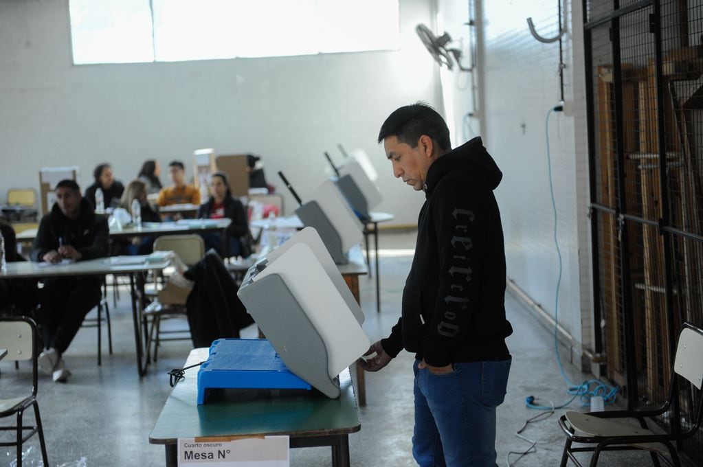 Paso 2023, electores utilizaron el voto electrónico.
Foto Federico Lopez Claro