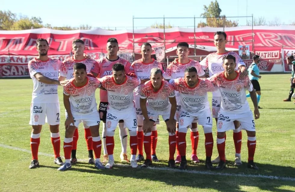 Huracán Las Heras ganó en el debut ante Villa Mitre por 2-1. / Gentileza:
