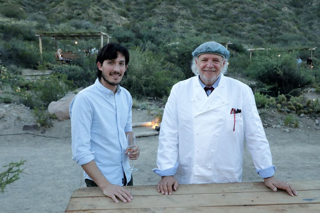 Julián Arroyo junto al chef Francis Mallmann.