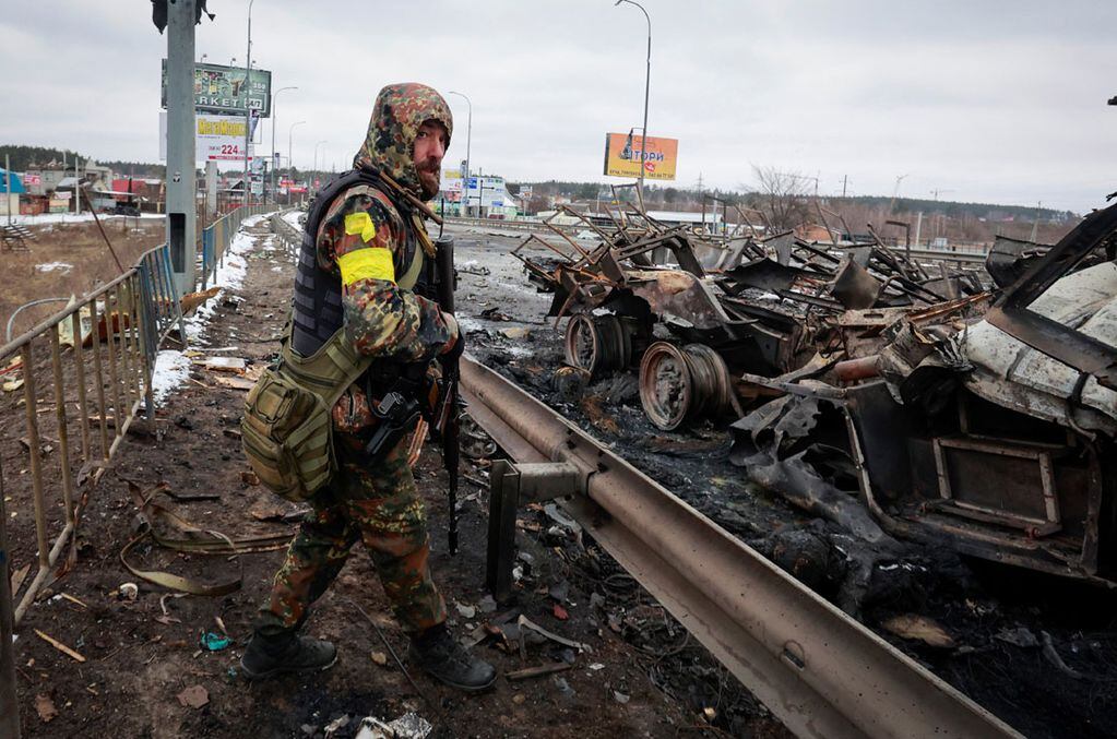 Daños, armas y destrucción en Kiev, Ucrania. (AP/Serhii Nuzhnenko)