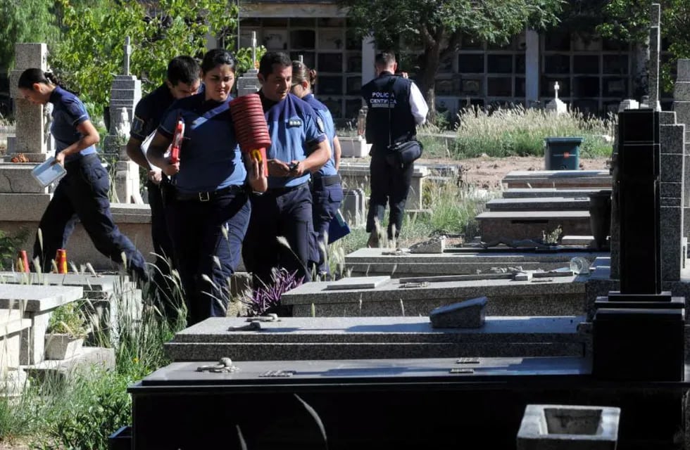 Caso Guardati: removieron diez tumbas y hallaron 14 cadáveres