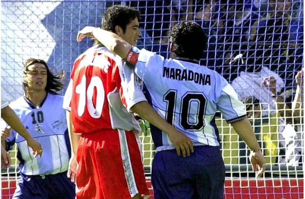 Román dejó de la lado las diferencias y se rindió a los pies de Maradona.