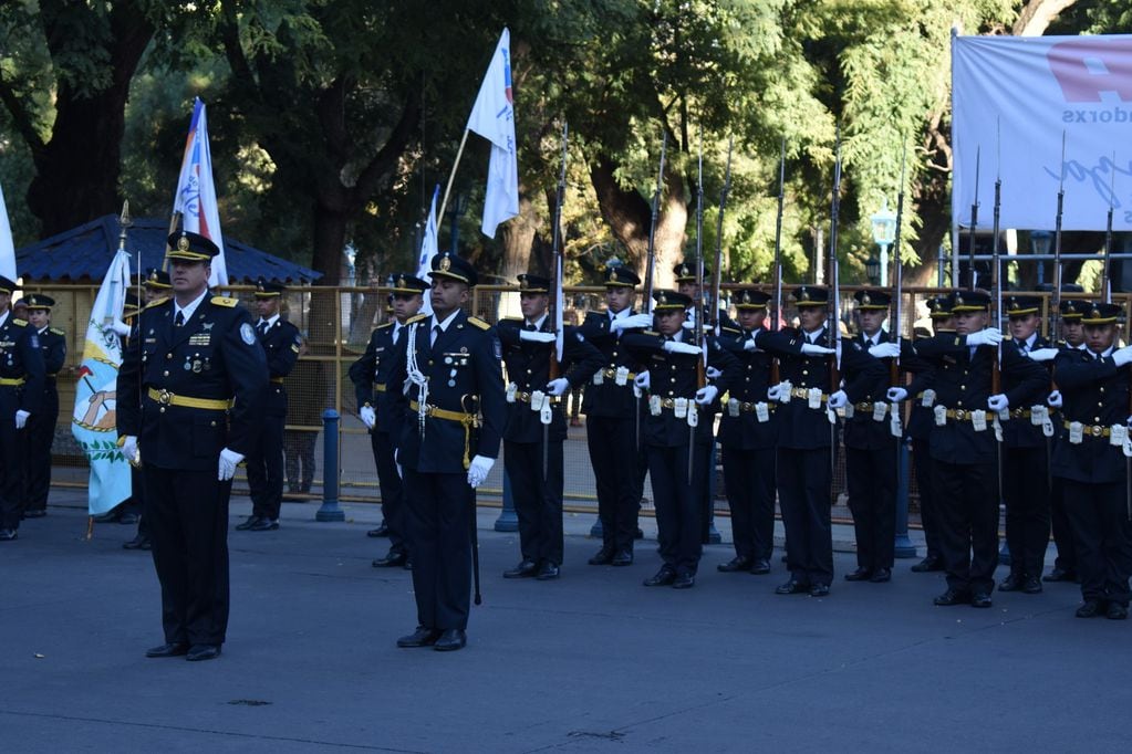 Asamblea Legislativa 2024: la banda de la Policía de Mendoza en la Peatonal Sarmiento (Prensa Legislatura)