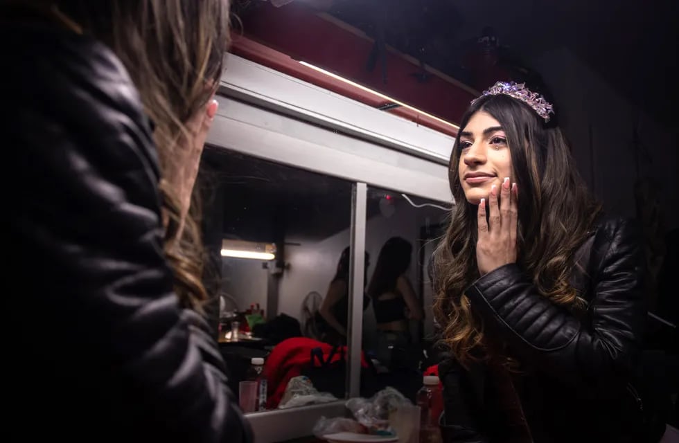 Luana, la adolescente que a sus 6 años se convirtió en la primera niña trans del mundo en acceder a su identidad autopercibida, y su hermano mellizo Elías, festejaron anoche sus 15 años. (Télam)