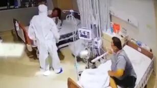 TikTok: una paciente confundió a un enfermero con un fantasma y su reacción se hizo viral