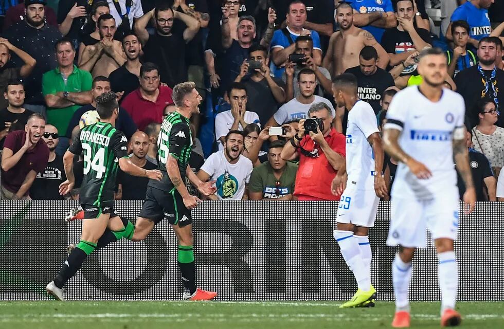 Domenico Berardi tuvo un altercado con un aficionado afuera del estadio en el partido del Sassuolo vs Módena por la Coppa Italia. / Gentileza.