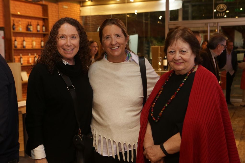 Claudia Roitman (CD- Banco de Alimentos Mza), Claudia Najul  (Senadora Provincial) y María de los Ángeles Vázquez (CD-  Banco de Alimentos Mza)