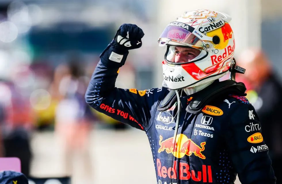 Max Verstappen mostró su felicidad por haber aguantado la presión de Lewis Hamilton en las vueltas finales del Gran Premio de Estados Unidos.