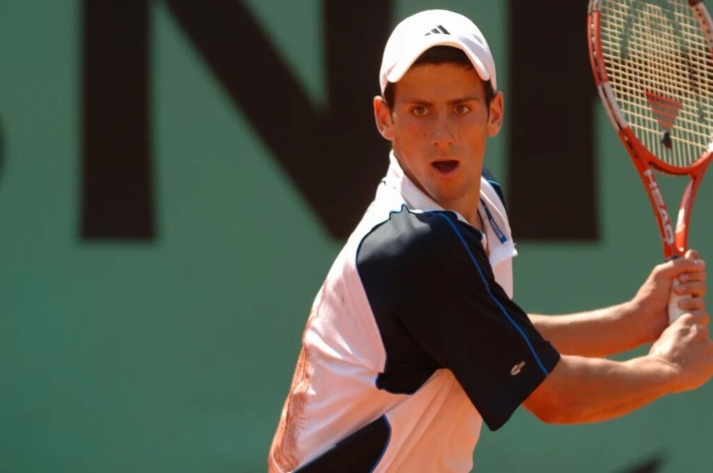 Novak Djokovic a sus 18 años disputando el Roland Garros del 2005
