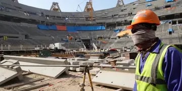 El jefe del comité organizador del Mundial de Qatar reveló que fallecieron entre 400 y 500 trabajadores en obras mundialistas