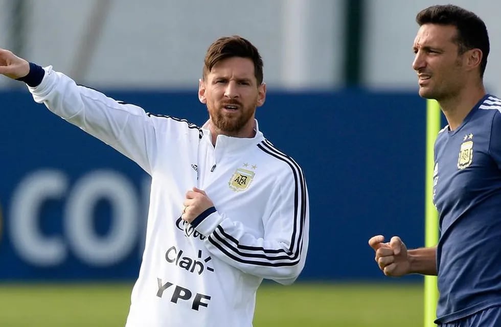 Messi y Scaloni, los principales rostros de la selección que busca el pase a Catar 2022. (Télam/Archivo)