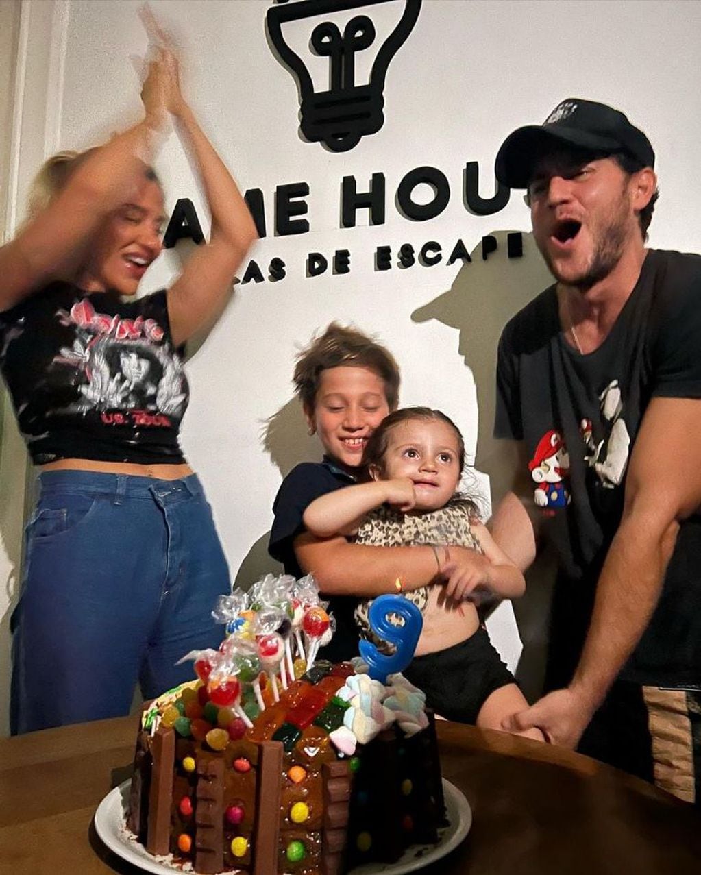 La cantante y el exfutbolista pasaron un momento juntos en el cumpleaños de su hijo.