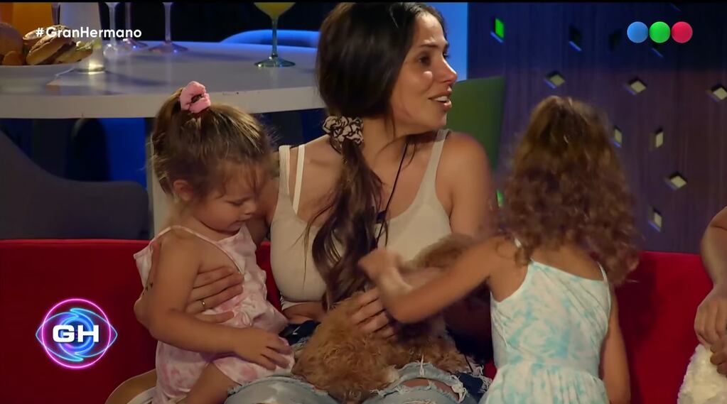 Polémica por la reacción de Romina al encuentro con sus hijas