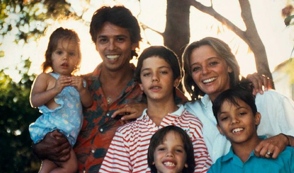 Jairo y Teresa junto a sus hijos