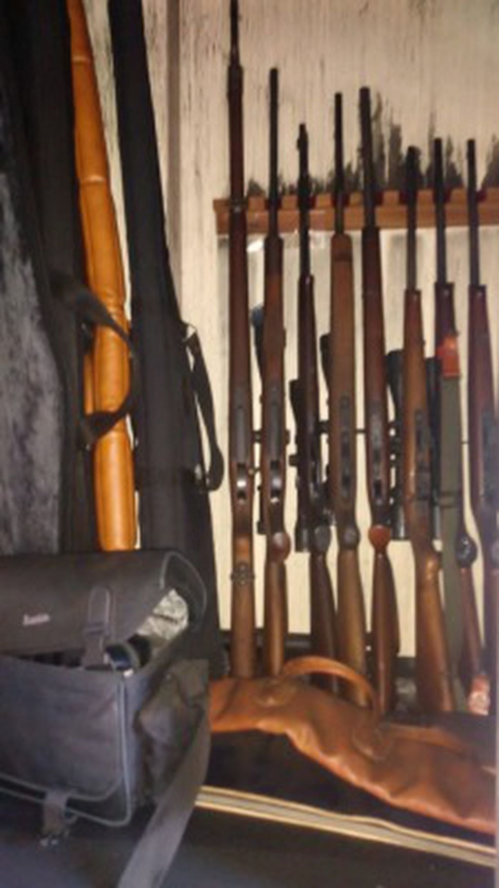 Las armas incautadas incluyen 54 armas de puño y 21 fusiles
(Telam)