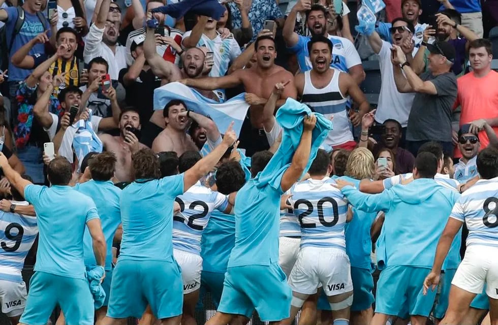 El seleccionado argentino de rugby derrotó a Nueva Zelanda y lo festejó con el público argentino que alentó todo el partido en el estadio australiano.