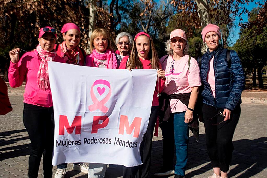 Mujeres poderosas Mendoza durante la celebración del Día del Amigo en el Parque General San Martín.