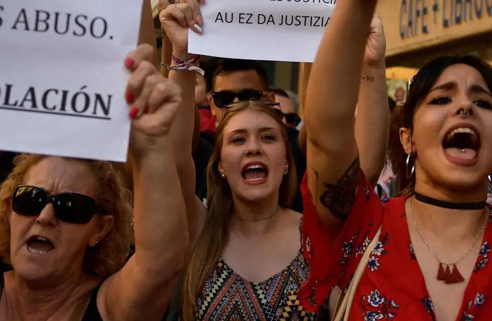 Españolas en reclamo una ley que defienda a las víctimas de violencia sexual | Clarín