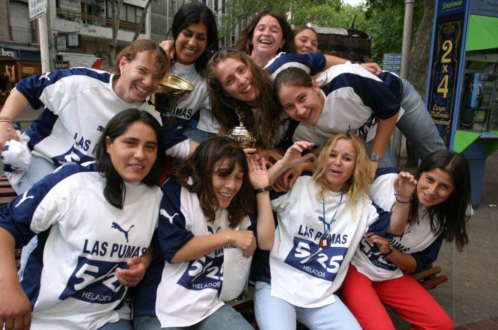 
Su último partidoI. En el 2004 Las Pumas se quedaron con el torneo Nacional y fue el último partido oficial para “Mari”.  | Archivo / Los Andes
   
