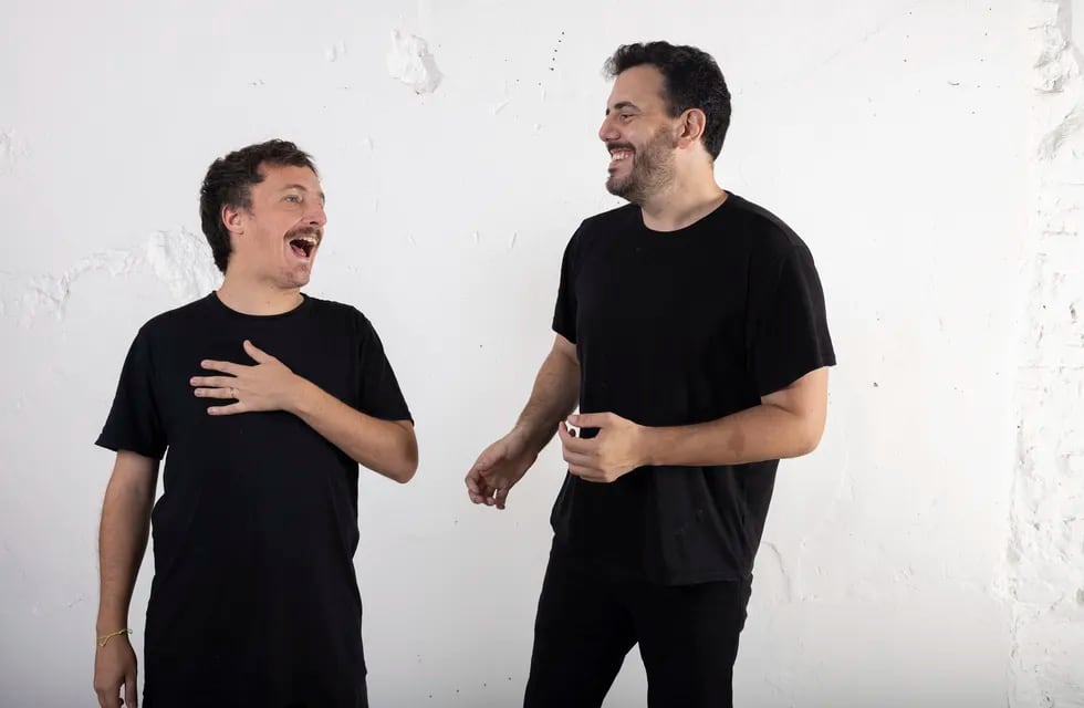 Martín Carabal y Tomás Quintín presentan su show de humor en Mendoza.