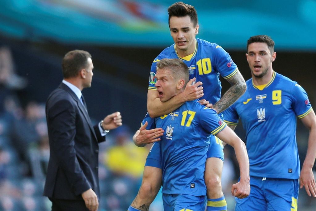 Zinchenko adelantó a Ucrania a los 27 minutos del primer tiempo (Foto: AP).