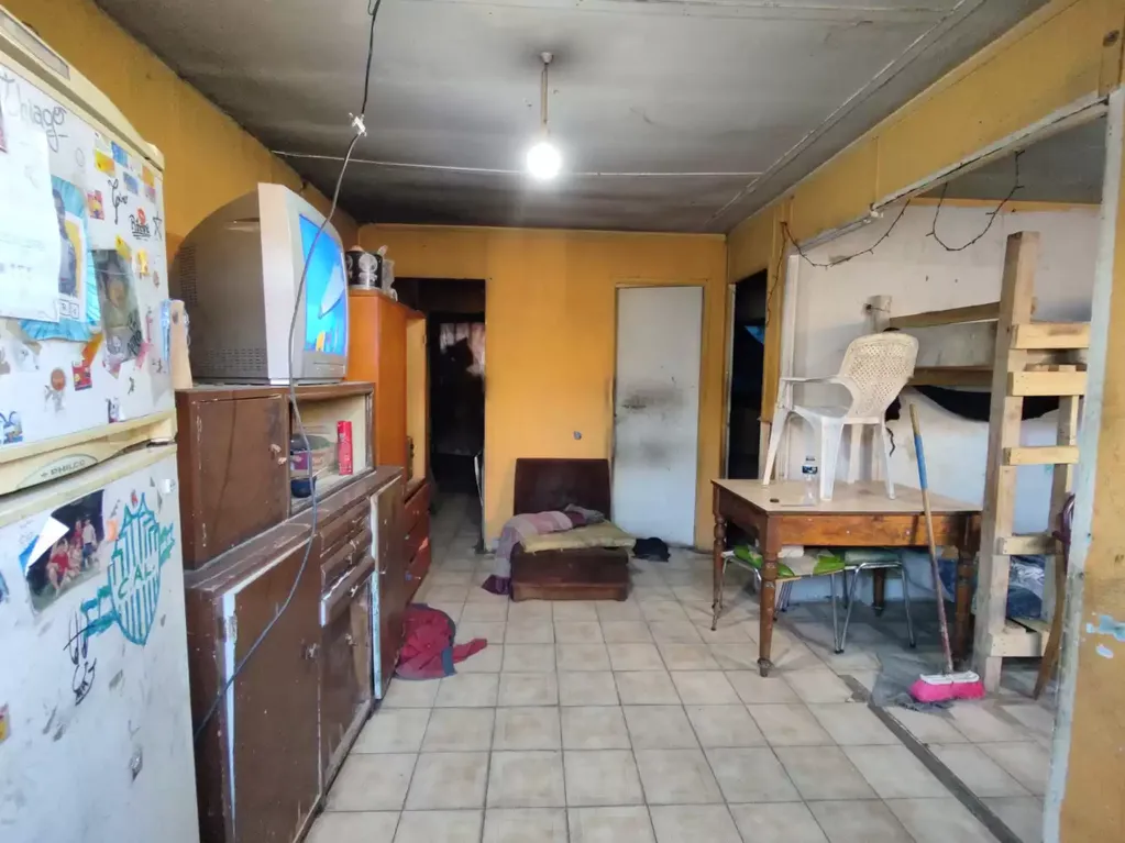 Interior de la casa donde los menores eran torturados. Foto: La Brújula 24
