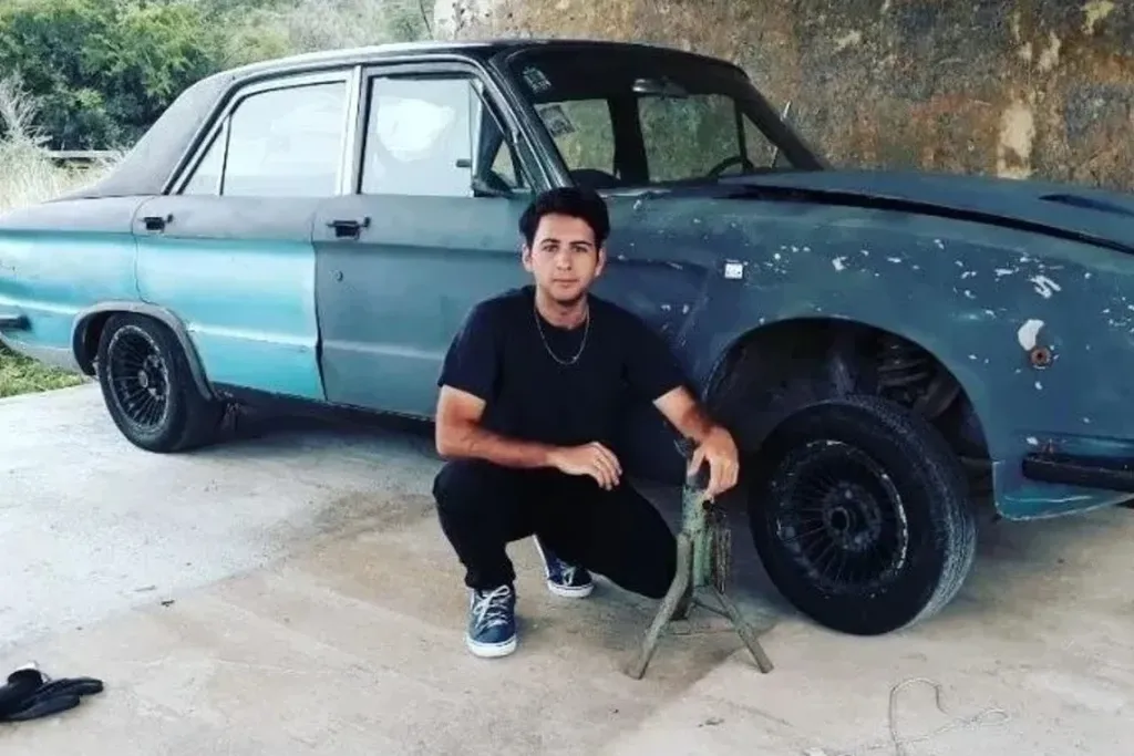 Falcon Polme: Ariel Rodríguez. el restaurador que le devolverá brillo al exótico Ford sanjuanino.