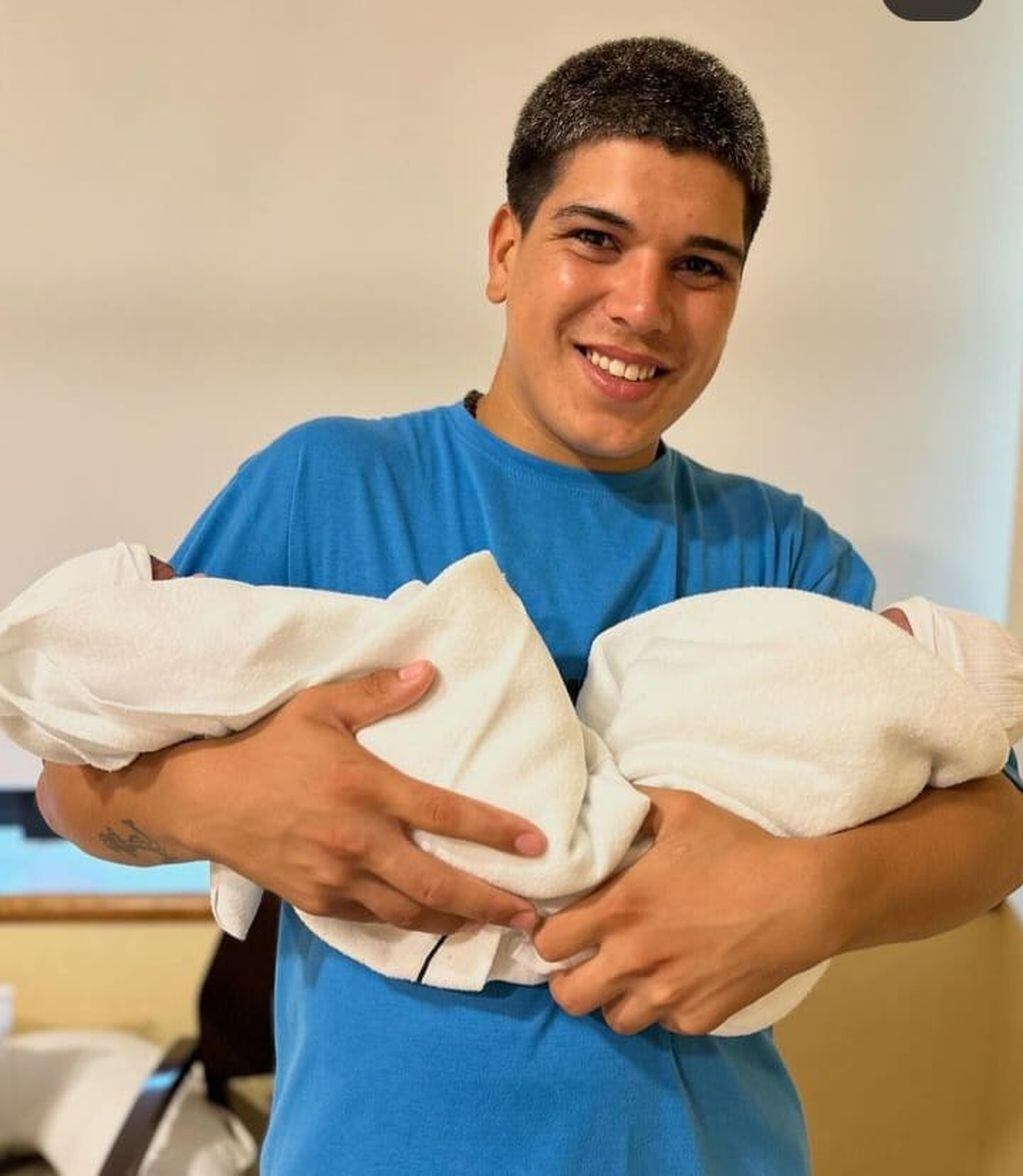 Daniela Celis y Thiago Medina compartieron fotos de sus gemelas recién nacidas