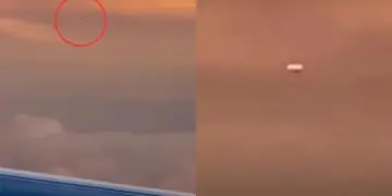 Video: un pasajero de avión avistó un OVNI y lo grabó con la cámara de su celular