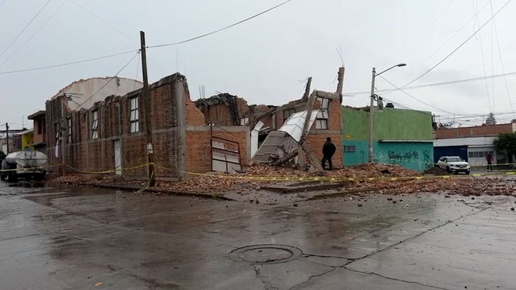 Al momento del derrumbe la edificación se encontraba vacía, por lo que, afortunadamente, no hubo heridos ni víctimas fatales. Foto: Omar Hernández - Uno TV