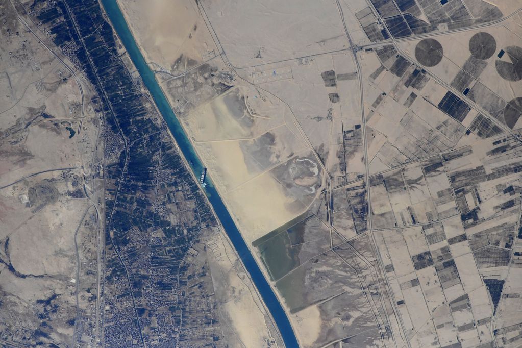 La influencia de la Luna y el Sol jugaron un papel más que importante para poder desbloquear el canal de Suez.