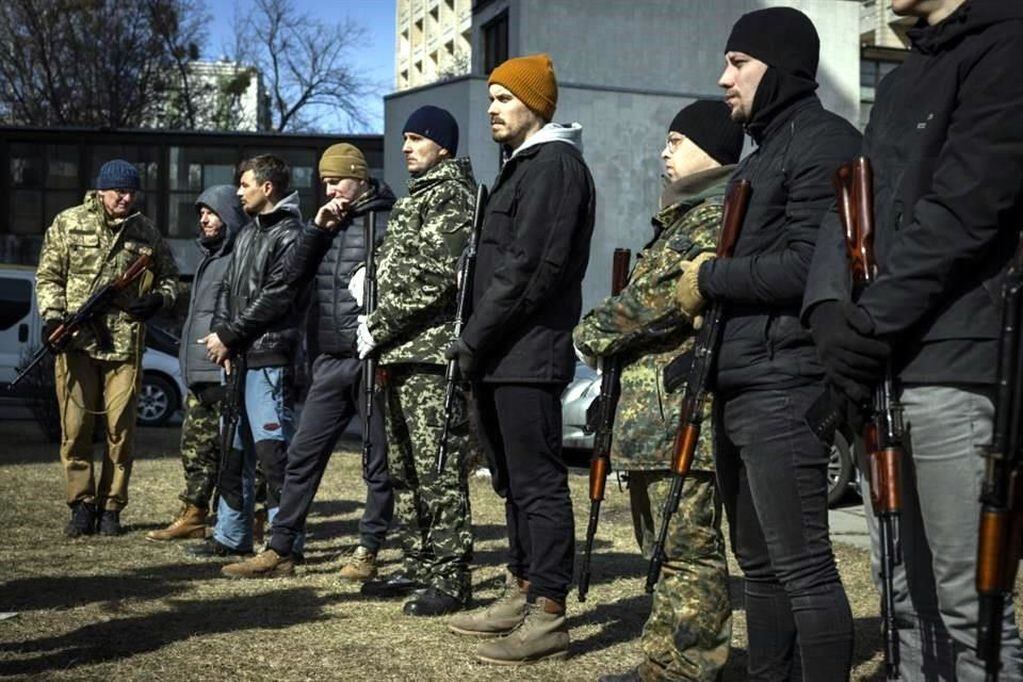 Hombres ucranianos obligados a formar parte del ejército