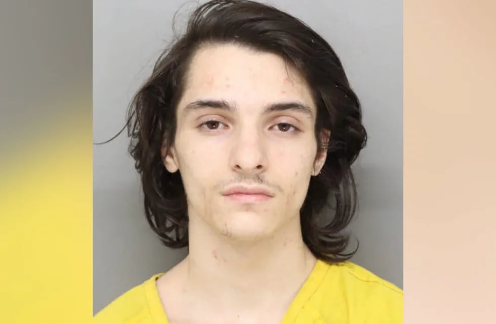 Jaret Wright (20), el joven acusado de abusar de una menor y esconderse debajo de la cama en EEUU - Fox 19