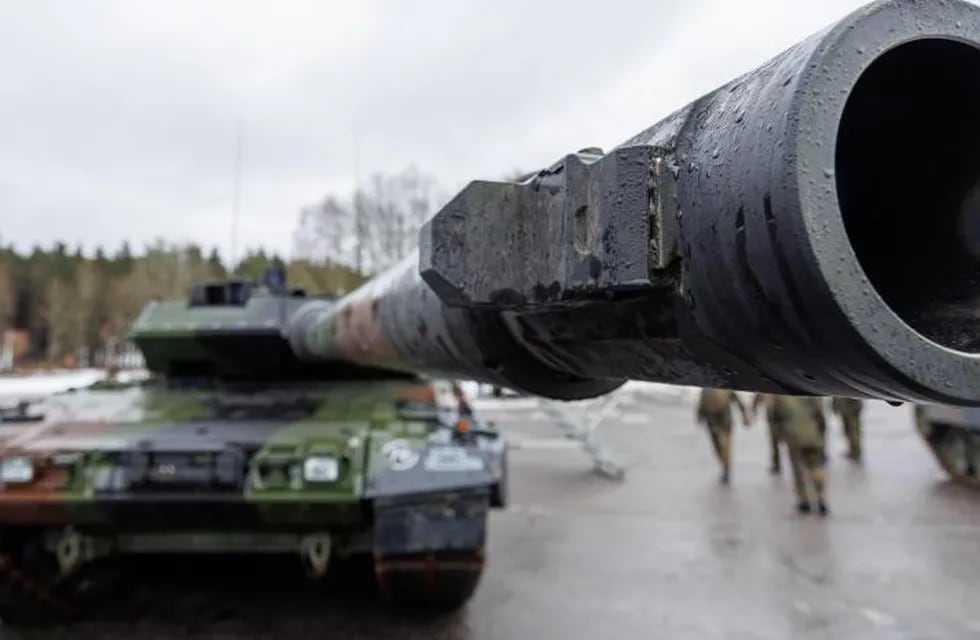 EE.UU. aprobó el envío de municiones cargadas con uranio empobrecido para utilizar en los tanques Abraham que ya tiene Ucrania para enfrentar a Rusia.