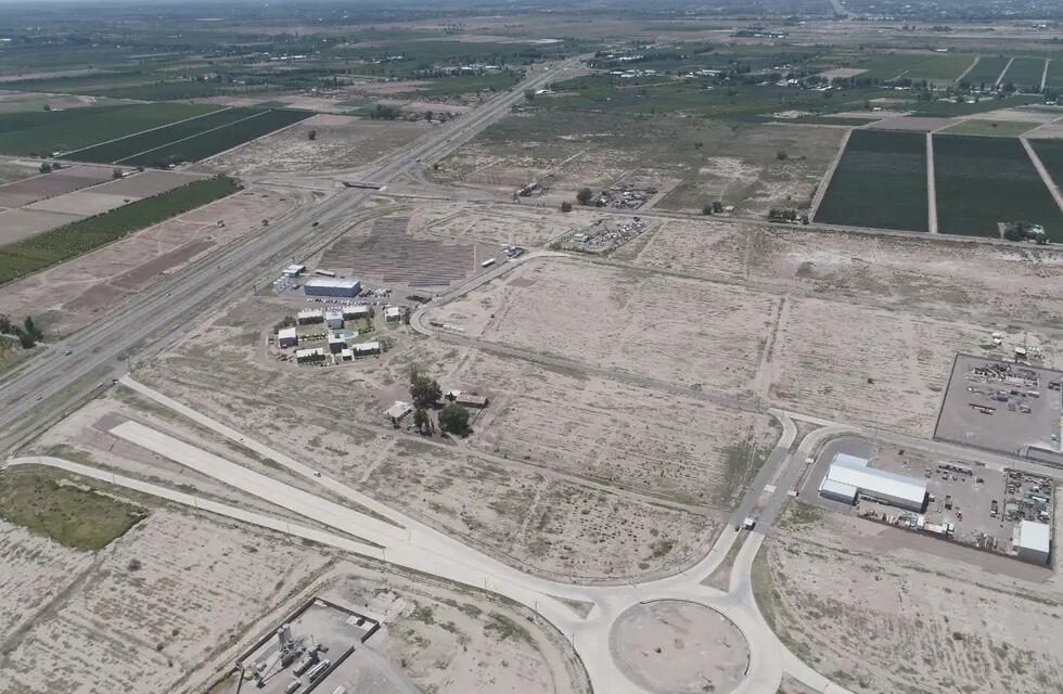 Vista aérea del Parque de Servicios e Industrias Palmira (Pasip). Dentro funciona el Parque Tecnológico, un predio de 95 hectáreas que lanzó Rodolfo Suárez en enero de 2021, para albergar inversiones vinculadas a nuevas tecnologías.