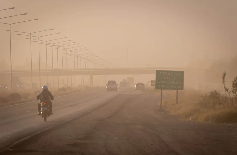 Poca visibilidad. Malas condiciones en la tarde, 31° de máxima y 0% de humedad. Foto: Ignacio Blanco.