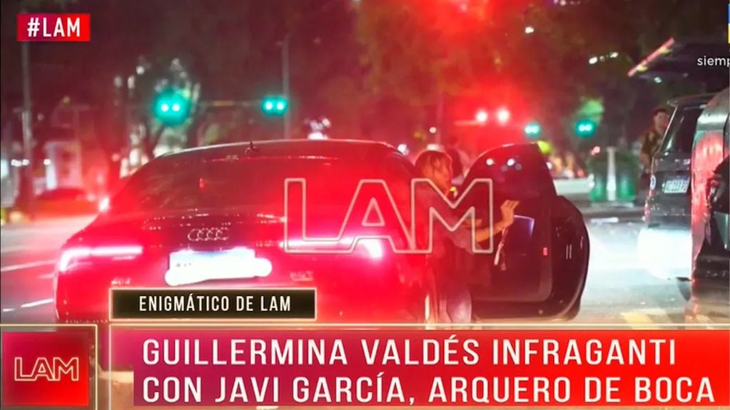 Guillermina Valdés bajando del auto de Javier García