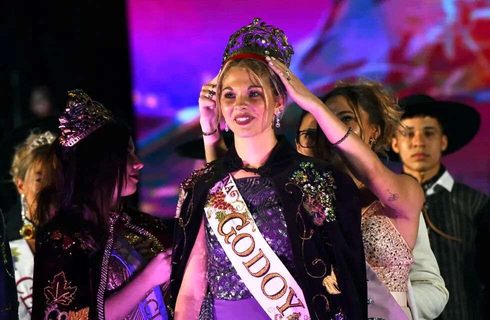 Vendimia 2024: Godoy Cruz eligió a Karen Rubino como su nueva reina. | Foto: Municipalidad de Godoy Cruz