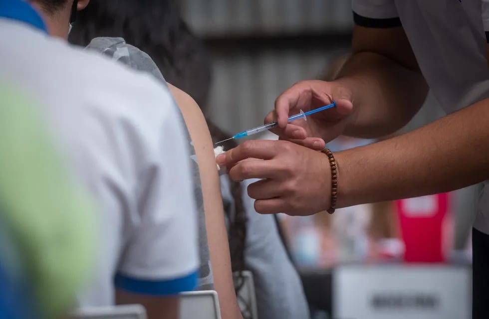 Vacunación contra el Covid-19. Foto: Ignacio Blanco / Los Andes