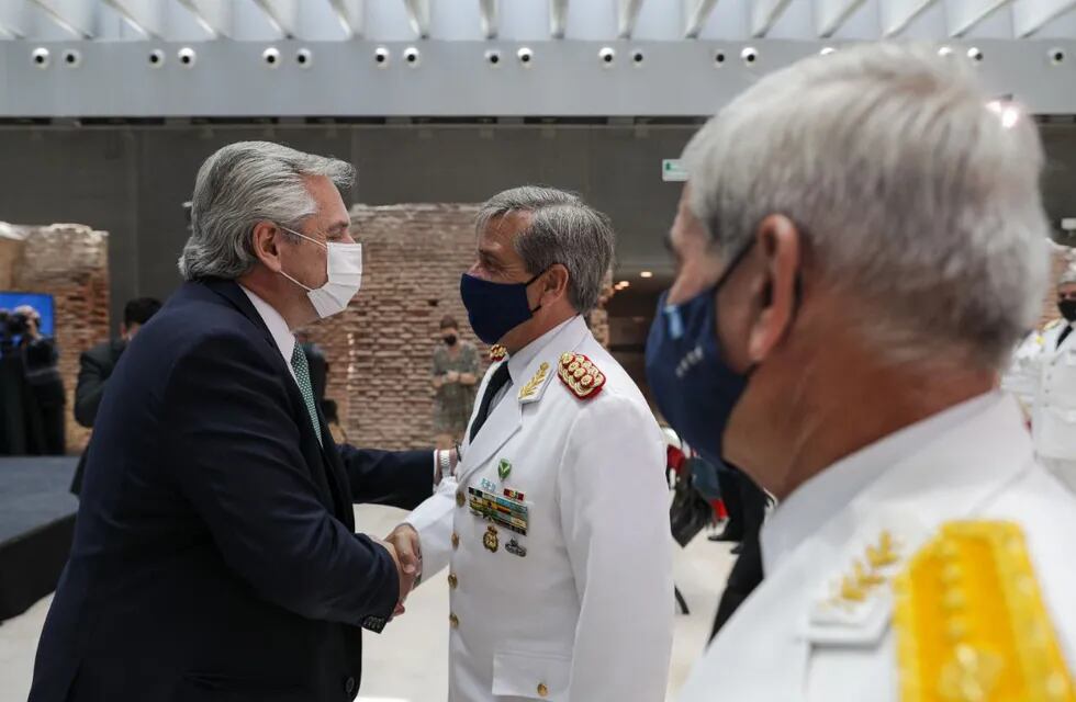 Alberto Fernández ratificó el compromiso de "seguir poniendo en valor y jerarquía" a las FFAA (Presidencia)