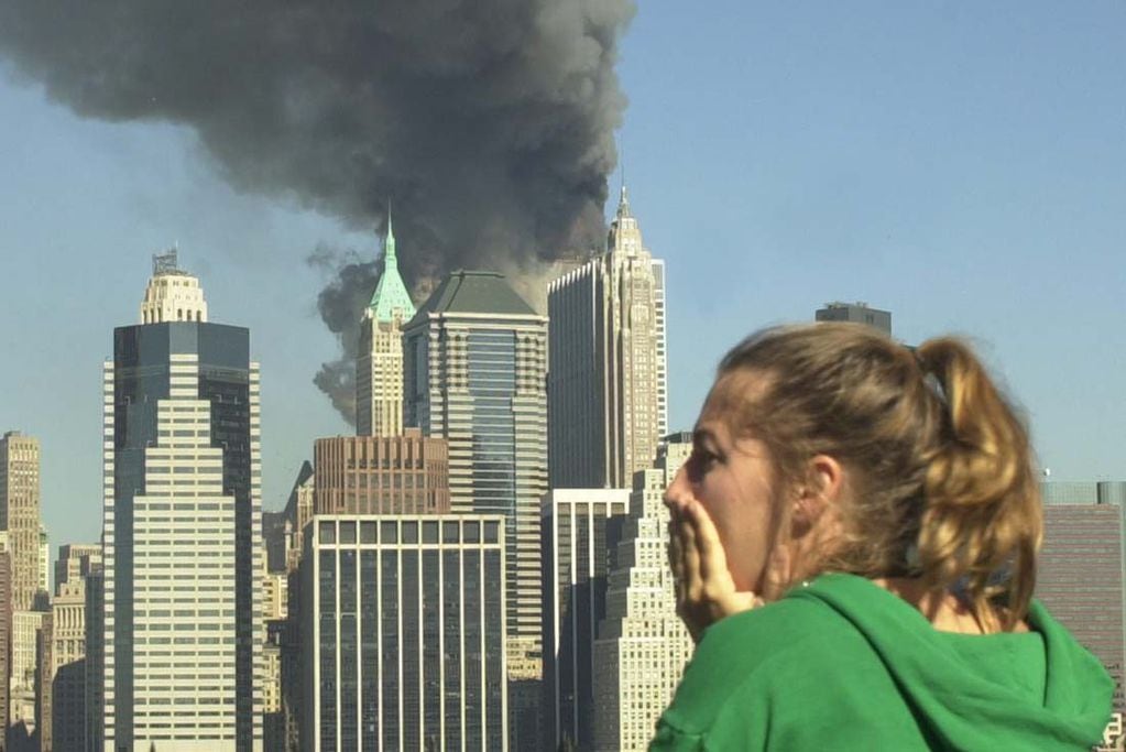 El 11 de septiembre de 2001, las icónicas torres gemelas del World Trade Center se convirtieron en el objetivo de un ataque terrorista que se cobró la vida de casi 3.000 personas. (AP) 