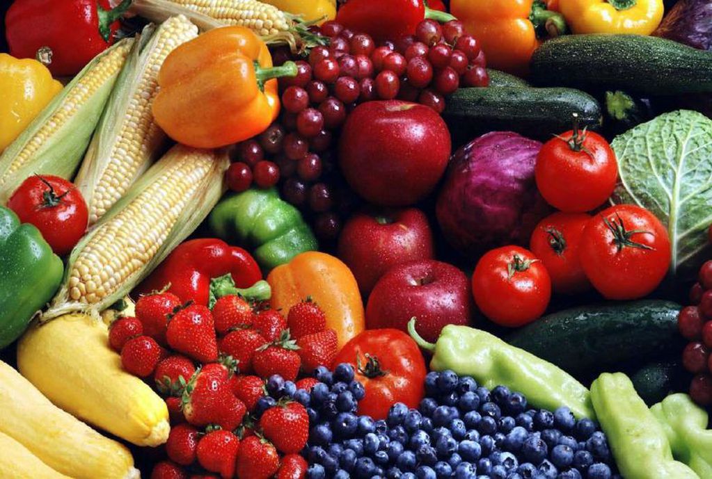 Cómo combinar frutas y verduras para aprovechar sus nutrientes 