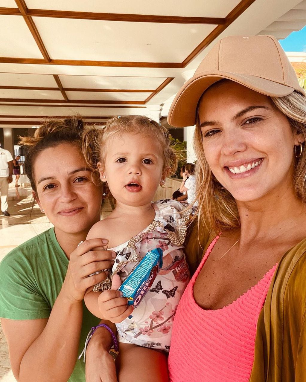Mery del Cerro  compartió una fotografía con la niñera de sus hijos y tituló: "Yoa te amamos".