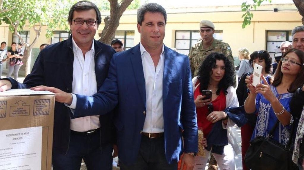 Rubén y Sergio Uñac empezaron a militar en política siendo muy jóvenes en el municipio de Pocito, que en ese entonces era conducido por el padre de ambos, Joaquín Uñac.
