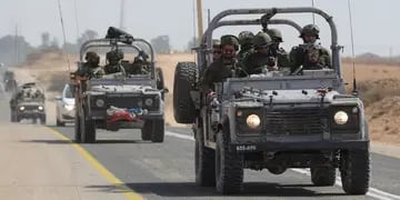 Israeli army gathers at the border with Gaza
