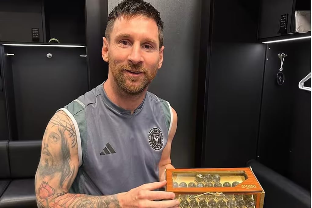 Lionel Messi recibió una colección de bolitas por parte de la fábrica Tinka, de Santa Fe. Gentileza: Instagram @bolitastinka.