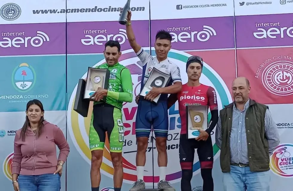 Rodríguez, Dotti y Castiblanco, en el podio. / Jorge Márquez