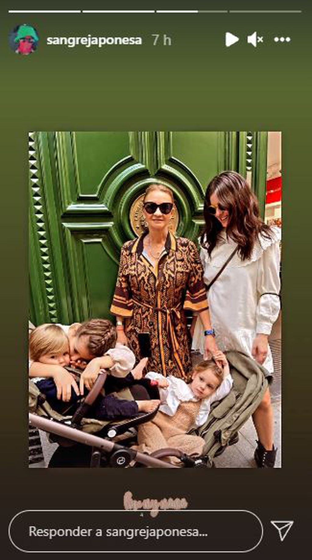Suárez festeja el Día de la Madre en Madrid junto a su mamá, Marcela Riveiro y sus tres hijos: Rufina, Magnolia y Amancio.
(Instagram @sangrejaponesa)